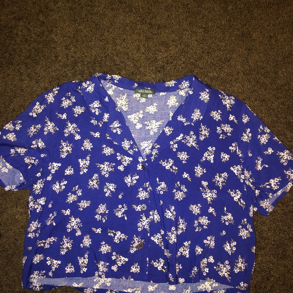 Cropped floral button up. - Picture 1 of 3